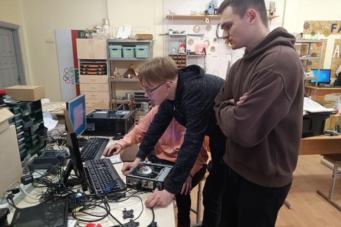 Alytaus Putinų gimnazijos dirbtuvės – elektronikos atgimimo erdvė.